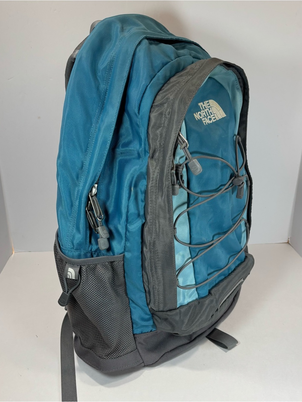 The North Face Blue Gray Jester Backpack Bungee Cord Hiking Outdoor Daypack Read - Picture 5 of 14